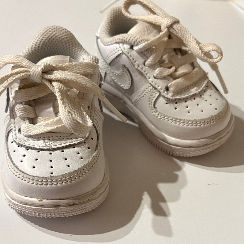 Child Nike air one shoe 2C